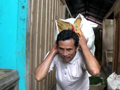 Kuli panggul saja berangkat haji. Anda sudah